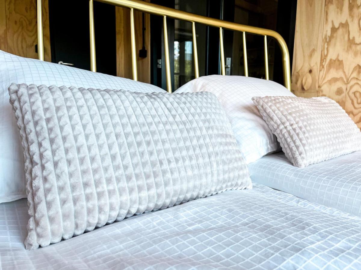 Bed and Breakfast Elysian Fields - The Island Tiny House Sadu Exterior foto